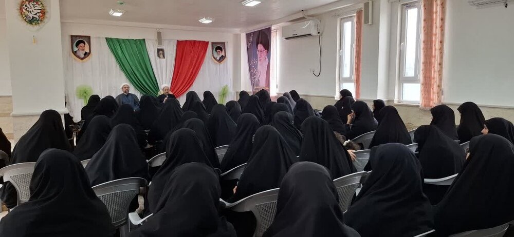 دیدار مسئولان حوزه‌های علمیه خواهران با طلاب شهرستان گله‌دار؛ تأکید بر پاک‌سازی نفس و تقویت بندگی