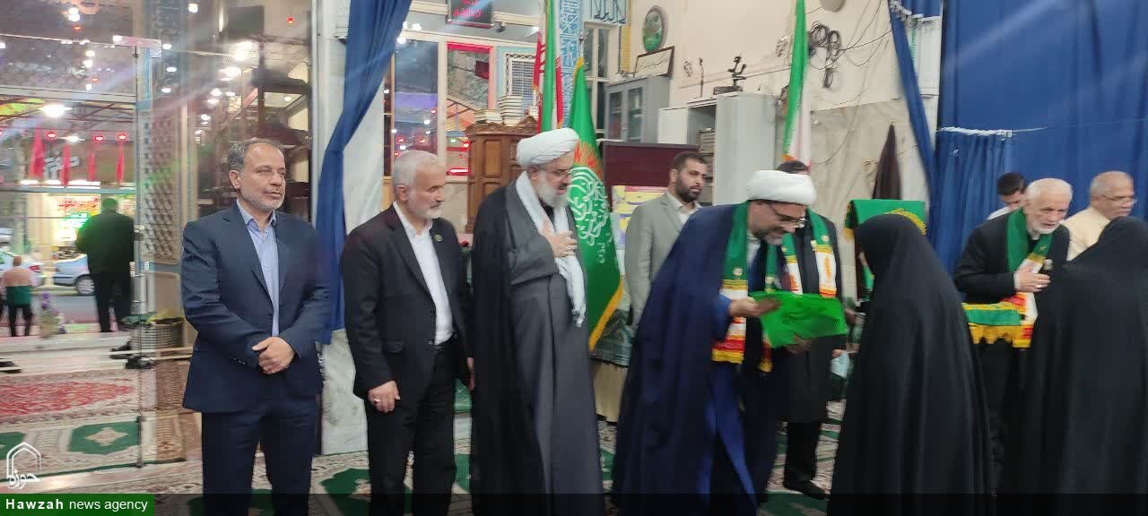 تجلیل از خانواده شهدای جنگ رمضان و جنگ ۱۲روزه در ملایر+عکس