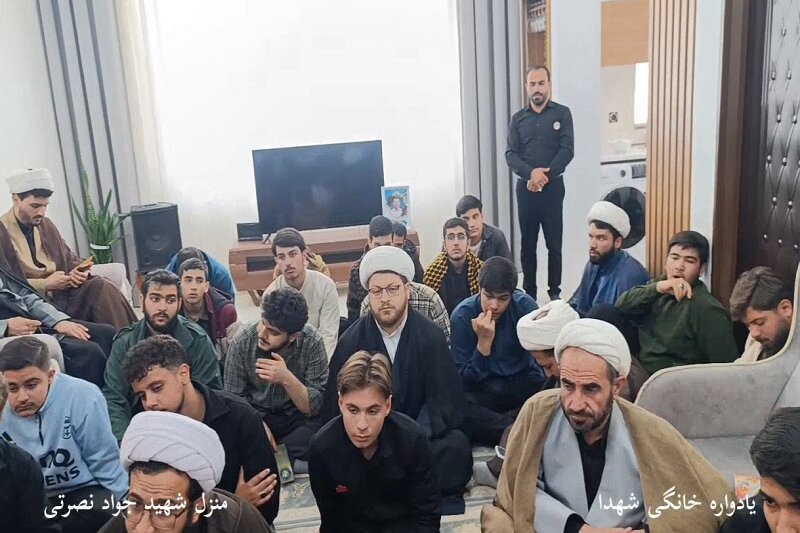 سرکشی مدرسه علمیه امام خمینی(ره) سنقر و کلیایی از خانواده شهدای جنگ رمضان+تصاویر