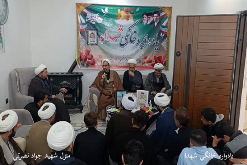 سرکشی مدرسه علمیه امام خمینی(ره) سنقر و کلیایی از خانواده شهدای جنگ رمضان+تصاویر