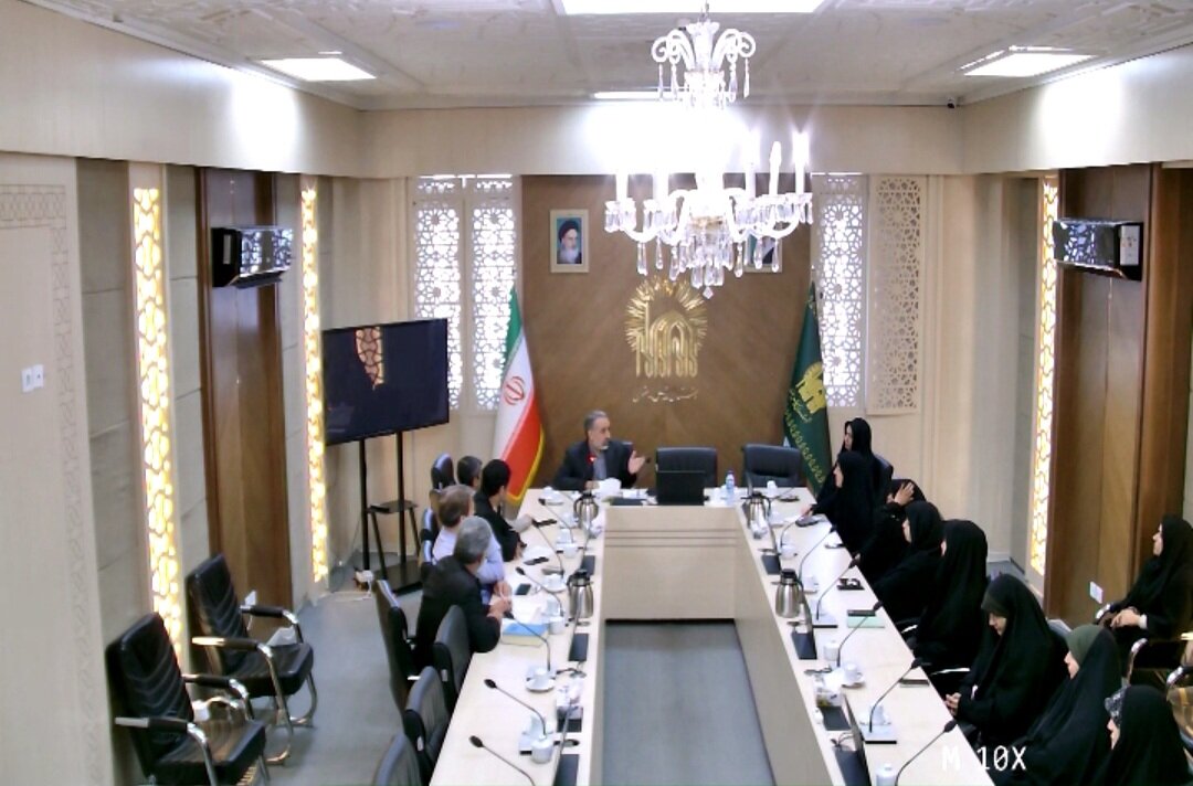 بررسی جایگاه معارف رضوی در اندیشه رهبر شهید در مشهد مقدس