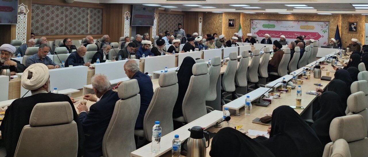 نشست اعضا هیات امنا مدارس علمیه خواهران استان تهران