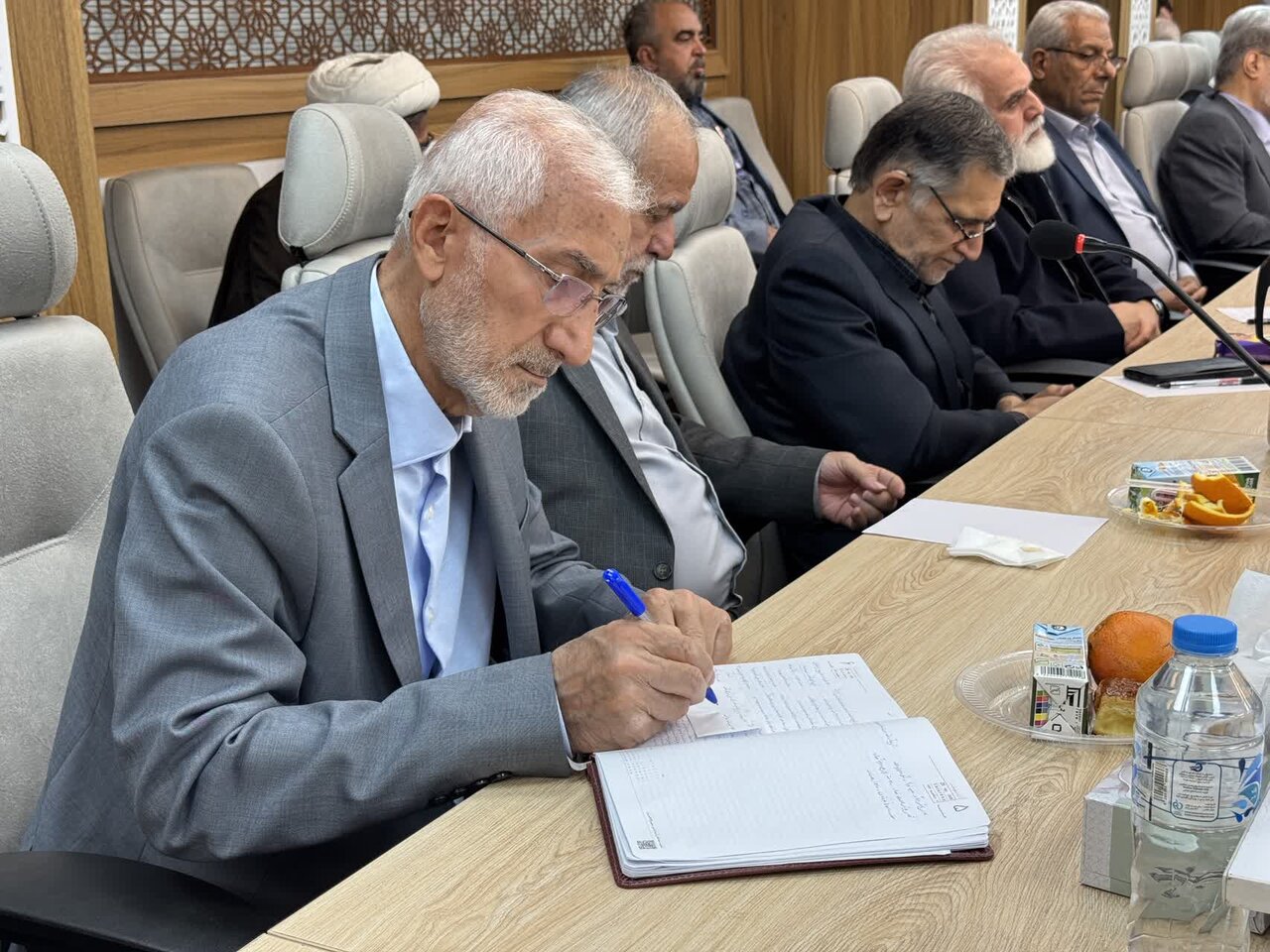 نشست اعضا هیات امنا مدارس علمیه خواهران استان تهران