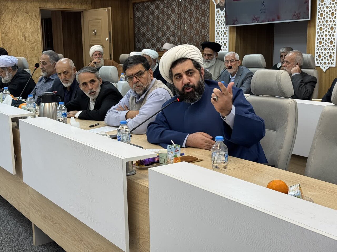 نشست اعضا هیات امنا مدارس علمیه خواهران استان تهران