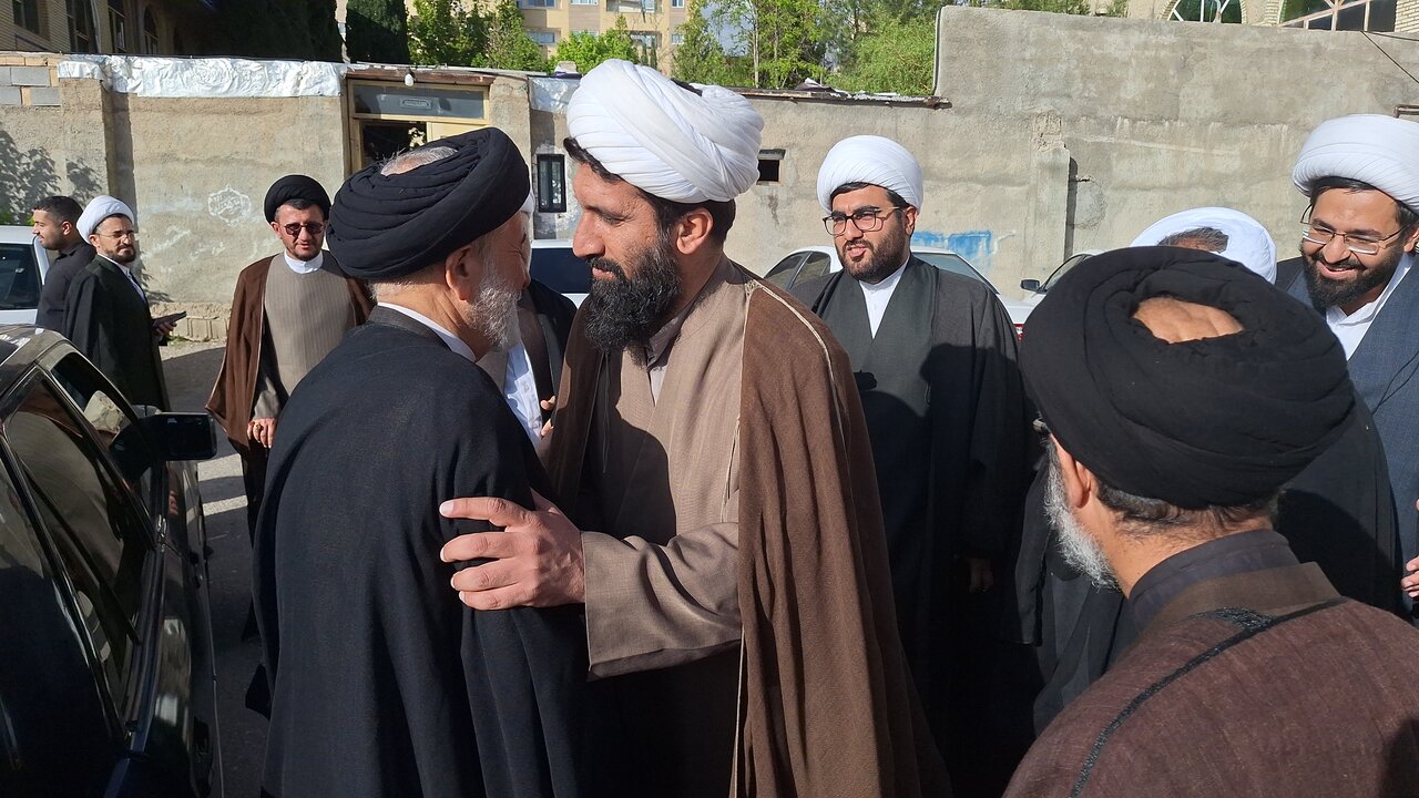 نشست بررسی مسائل حوزه‌ علمیه کهگیلویه و بویراحمد با مشاور رئیس‌جمهور