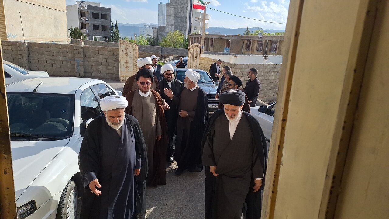 نشست بررسی مسائل حوزه‌ علمیه کهگیلویه و بویراحمد با مشاور رئیس‌جمهور