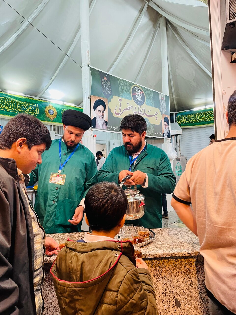 دوران جنگ خدمت کا انوکھا جذبہ؛ قم المقدسہ مقدسہ میں ہندوستانی طلبہ کا موکبِ ہندیہ سے حرمِ حضرت معصومہؑ تک زائرین کی مسلسل خدمت کا سلسلہ