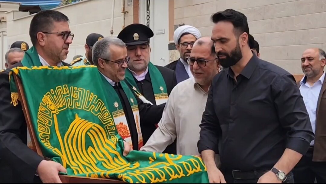 فیلم| خادمان امام رضا(ع) مهمان خانواده شهید تنگسیری