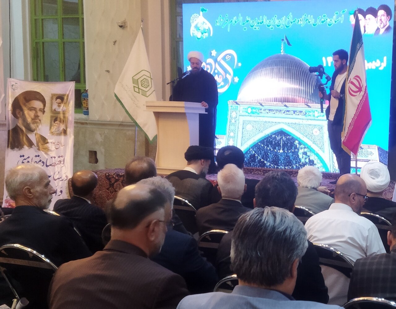 گرامیداشت یاد رهبر شهید در برنامه های دهه کرامت آستان امامزاده صالح(ع) فرحزاد