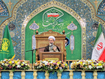 کرامت‌ انسان با ایثار حاصل می‌شود