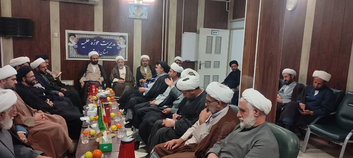 تصاویر/برگزاری جلسه شورای راهبری قرارگاه جنگ ترکیبی بلاغ مبین در حوزه علمیه لرستان