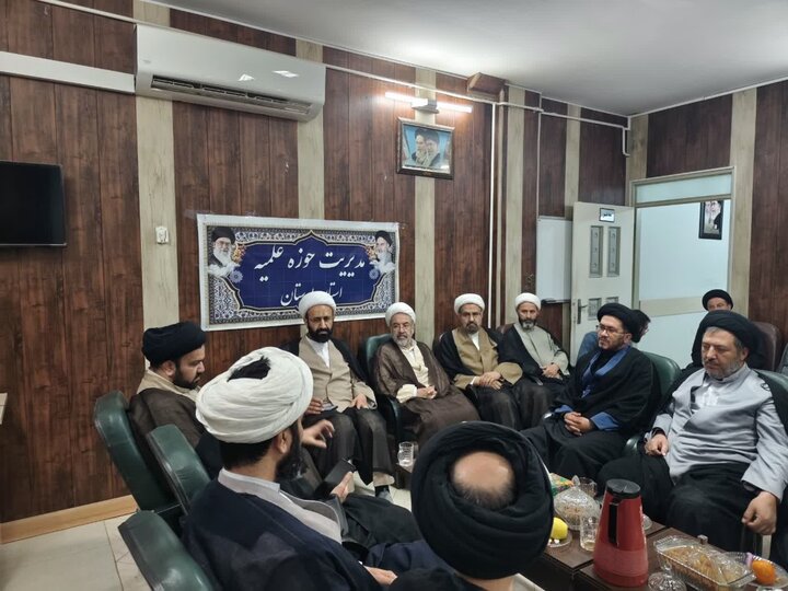تصاویر/برگزاری جلسه شورای راهبری قرارگاه جنگ ترکیبی بلاغ مبین در حوزه علمیه لرستان