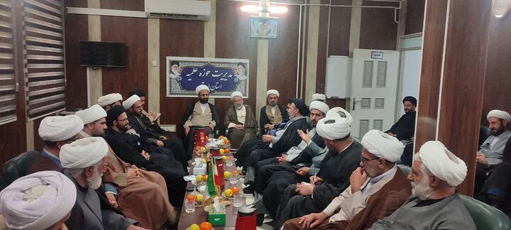تصاویر/برگزاری جلسه شورای راهبری قرارگاه جنگ ترکیبی بلاغ مبین در حوزه علمیه لرستان