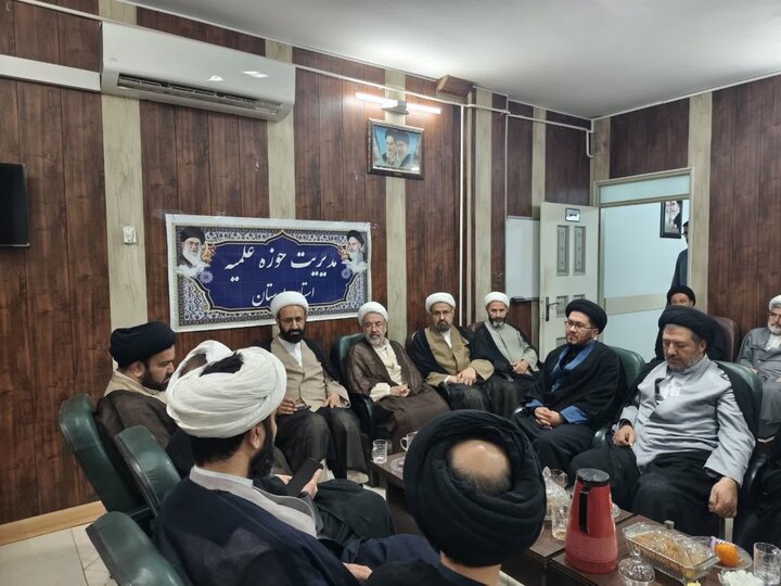 تصاویر/برگزاری جلسه شورای راهبری قرارگاه جنگ ترکیبی بلاغ مبین در حوزه علمیه لرستان