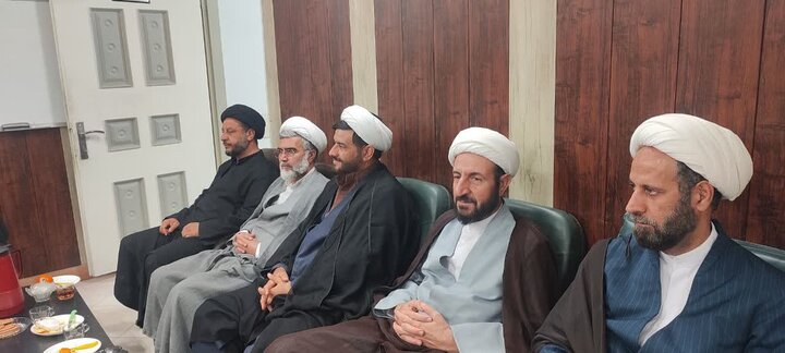 تصاویر/برگزاری جلسه شورای راهبری قرارگاه جنگ ترکیبی بلاغ مبین در حوزه علمیه لرستان