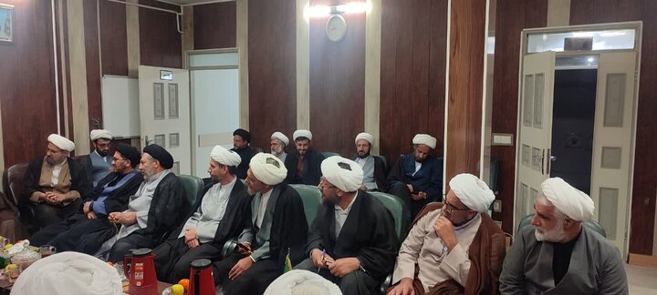 تصاویر/برگزاری جلسه شورای راهبری قرارگاه جنگ ترکیبی بلاغ مبین در حوزه علمیه لرستان