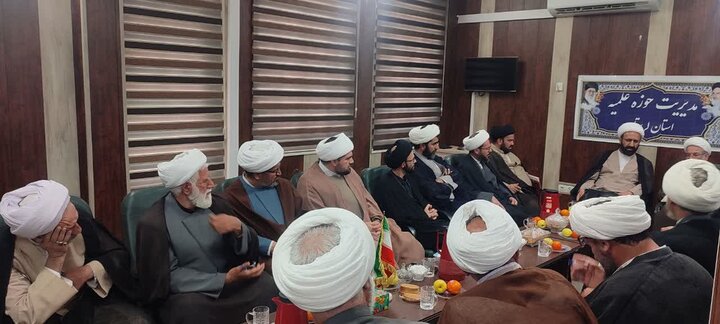 تصاویر/برگزاری جلسه شورای راهبری قرارگاه جنگ ترکیبی بلاغ مبین در حوزه علمیه لرستان