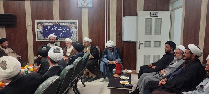 تصاویر/برگزاری جلسه شورای راهبری قرارگاه جنگ ترکیبی بلاغ مبین در حوزه علمیه لرستان