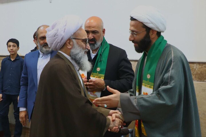تصاویر/حضور خادمان حرم مطهر رضوی در مدرسه علمیه الغدیر اهواز