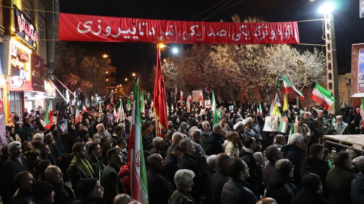 تصاویر /پنجاه و هفت شب متوالی؛ رکوردداری مردم شهرستان تکاب در حمایت از انقلاب
