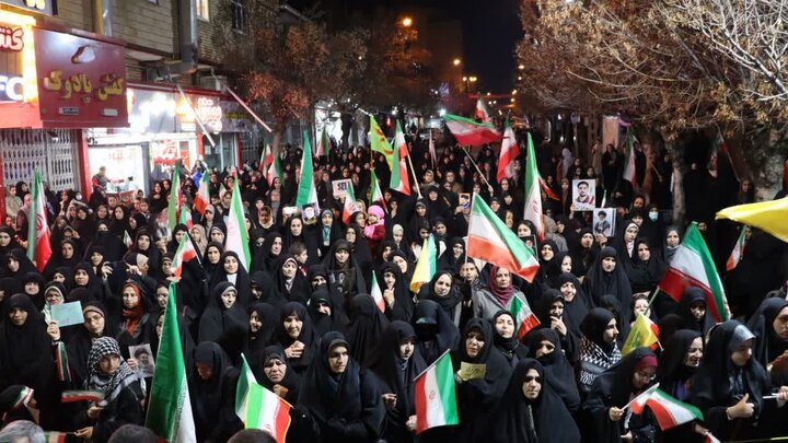 تصاویر /پنجاه و هفت شب متوالی؛ رکوردداری مردم شهرستان تکاب در حمایت از انقلاب