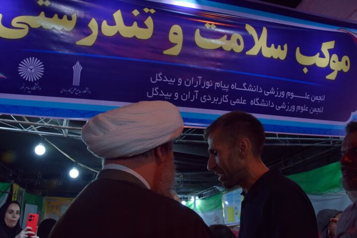 تصاویر/پنجاه و هفتمین شب از تجمع پرشور مردم دارالشهداء آران و بیدگل زیر باران بهاری
