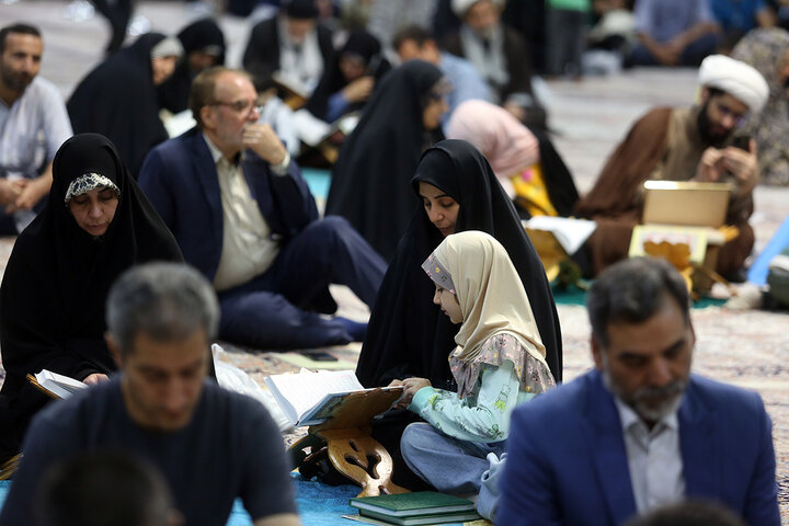 برپایی محفل کرسی تلاوت مهدوی در آستان مقدس فاطمی