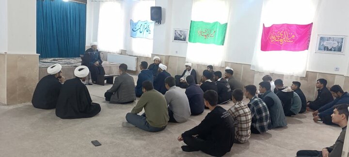 تصاویر/ درس اخلاق طلاب شاهین دژ