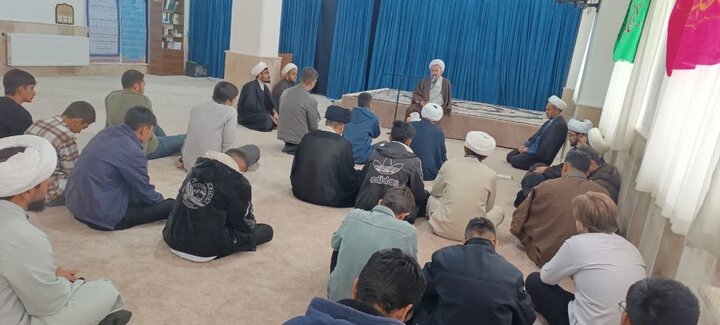 تصاویر/ درس اخلاق طلاب شاهین دژ