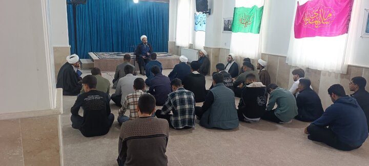 تصاویر/ درس اخلاق طلاب شاهین دژ
