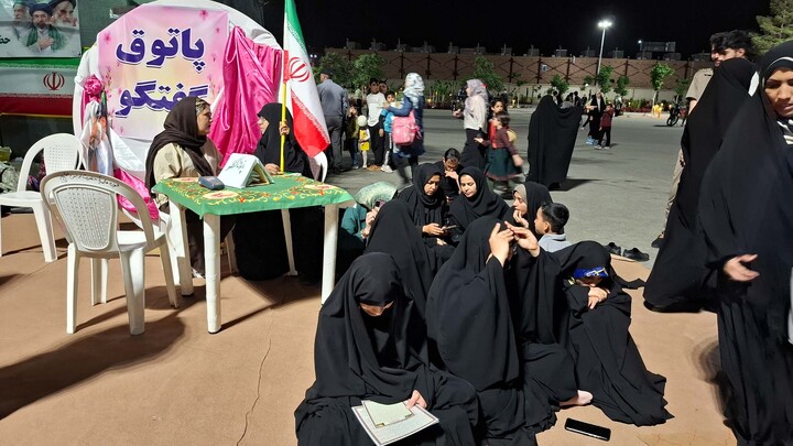 تصاویر| پنجاه و پنجمین شب جهاد تبیین در موکب کانون دانش‌آموختگان حضرت نرجس(س) برگزار شد