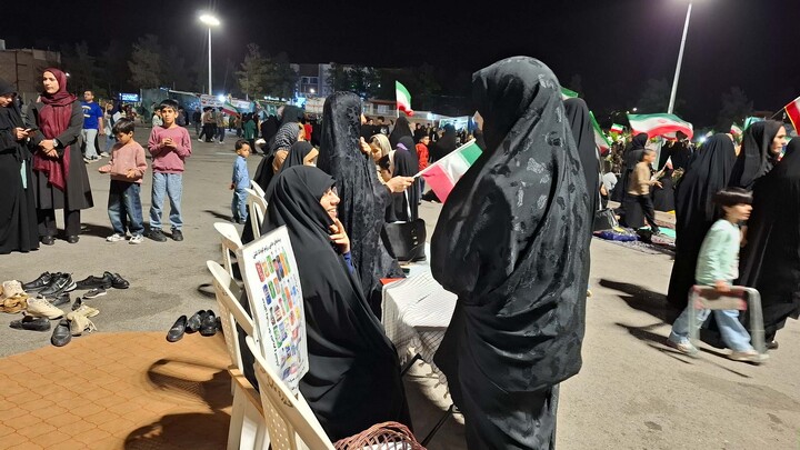 تصاویر| پنجاه و پنجمین شب جهاد تبیین در موکب کانون دانش‌آموختگان حضرت نرجس(س) برگزار شد