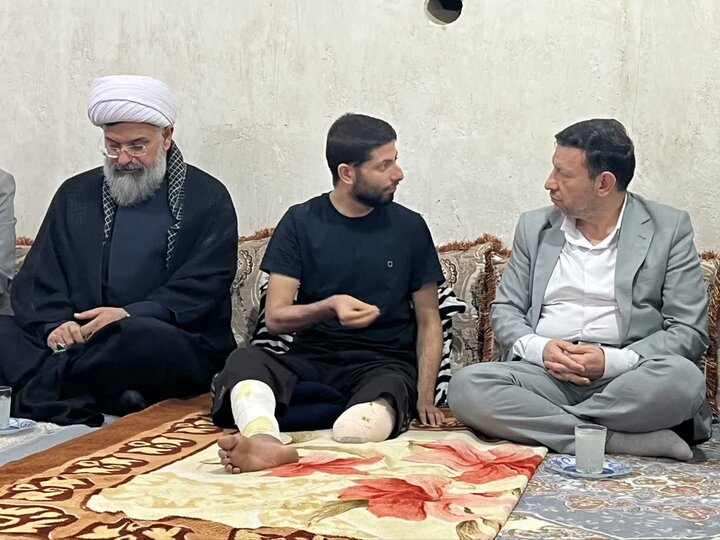 تصاویر/ دیدار مسئولان با جانباز جنگ رمضان در دشتی