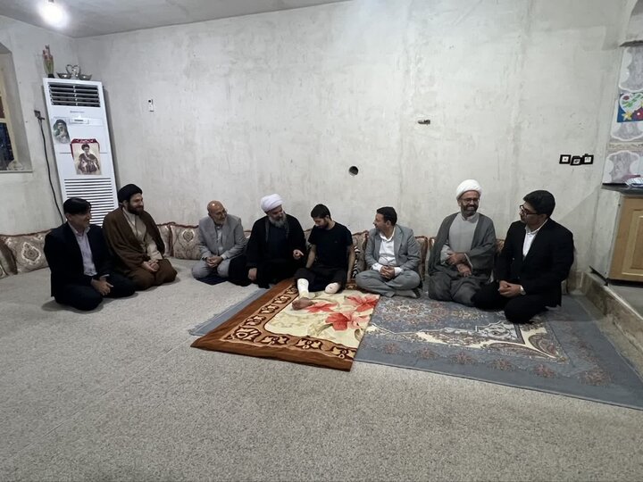 تصاویر/ دیدار مسئولان با جانباز جنگ رمضان در دشتی