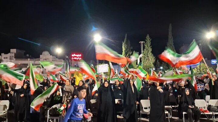 تصاویر/ مردم جم پای کار انقلاب