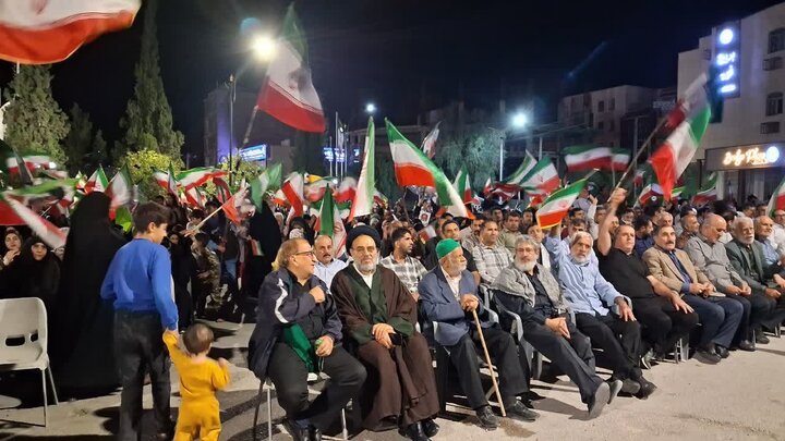 تصاویر/ مردم جم پای کار انقلاب