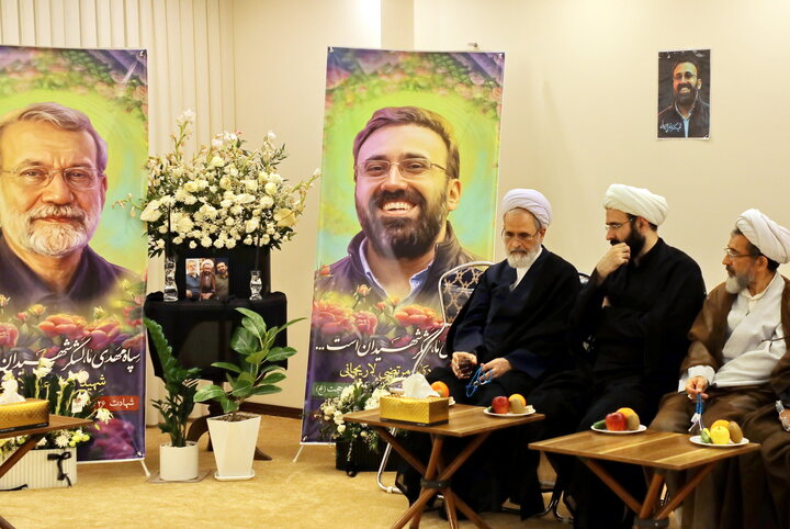 L’Ayatollah Arafi incontra la famiglia del martire Ali Larijani (4)