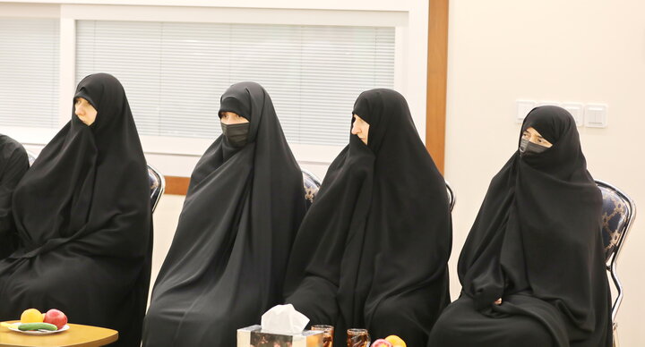 L’Ayatollah Arafi incontra la famiglia del martire Ali Larijani (1)