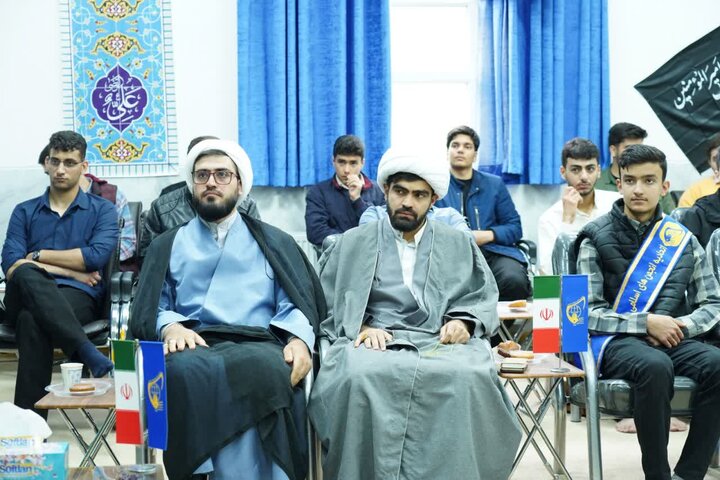 تصاویر/دیدار اعضای اتحادیه انجمن‌های اسلامی استان لرستان با نماینده ولی‌فقیه در استان