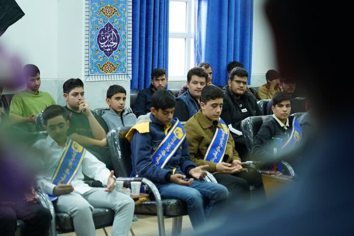 تصاویر/دیدار اعضای اتحادیه انجمن‌های اسلامی استان لرستان با نماینده ولی‌فقیه در استان