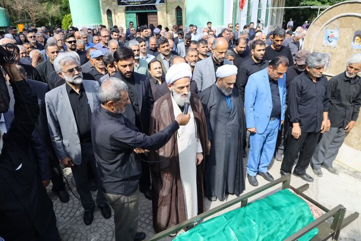 تصاویر/ اقامه نماز نماینده ولی فقیه در استان مازندران بر پیکر مادر شهید