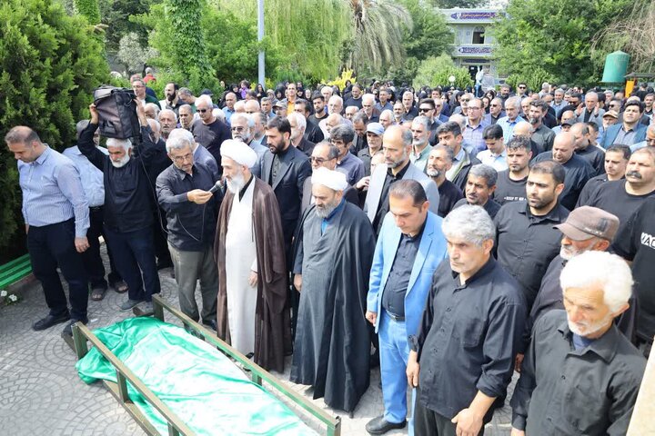 تصاویر/ اقامه نماز نماینده ولی فقیه در استان مازندران بر پیکر مادر شهید