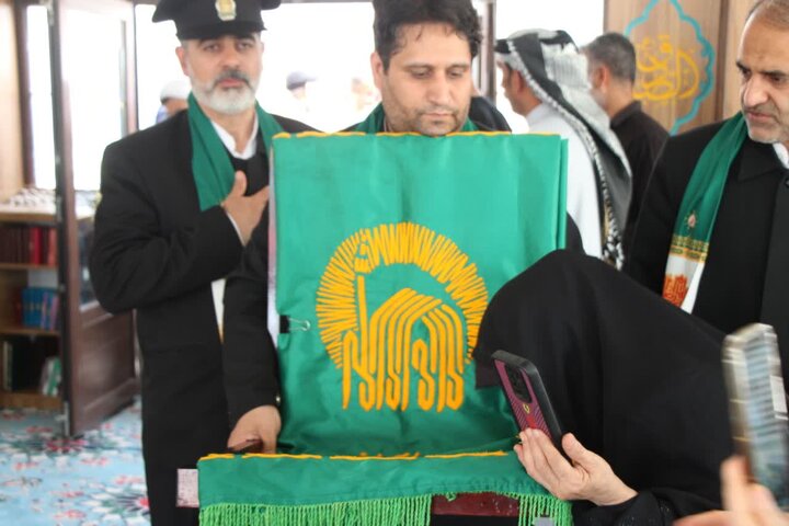 تصاویر/ خادمان امام رضا(ع) در حرم مطهر شهدای گمنام کنگان