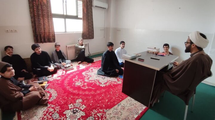 برگزاری جلسات «مشاوره» برای طلاب در مدرسه علمیه «روحیه» بابل