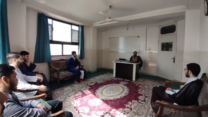 برگزاری جلسات «مشاوره» برای طلاب در مدرسه علمیه «روحیه» بابل