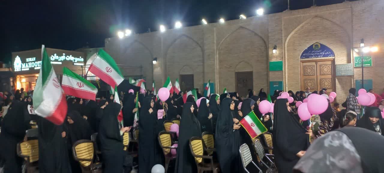 طنین نشاط و معنویت در اجتماع «دختران آفتاب» یزد+ تصاویر
