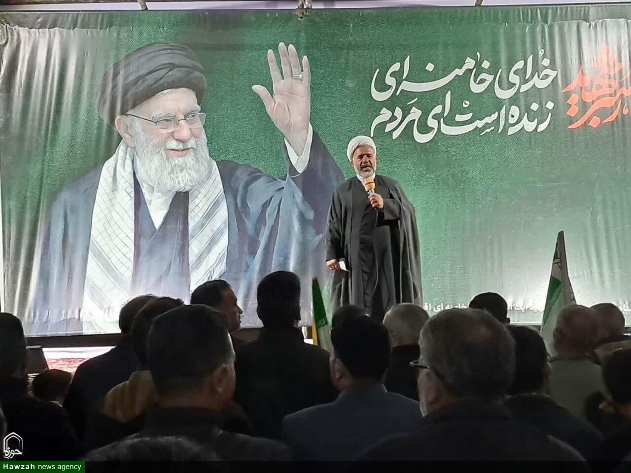 حضور مردم در میدان، دشمنان را به وحشت انداخته‌ است