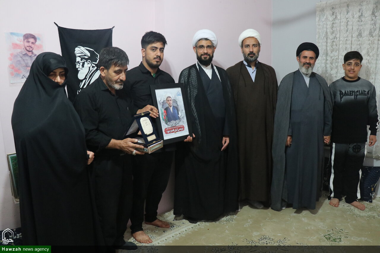 تجلیل مدیر حوزه علمیه گلستان از خانواده روحانی شهید مرتضی کیان‌افشار+تصاویر