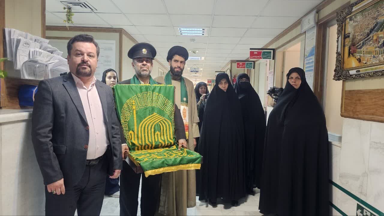 تجلیل مدیر مدرسه علمیه حضرت زهرا (س) از مادران پیشگام در طرح جوانی جمعیت