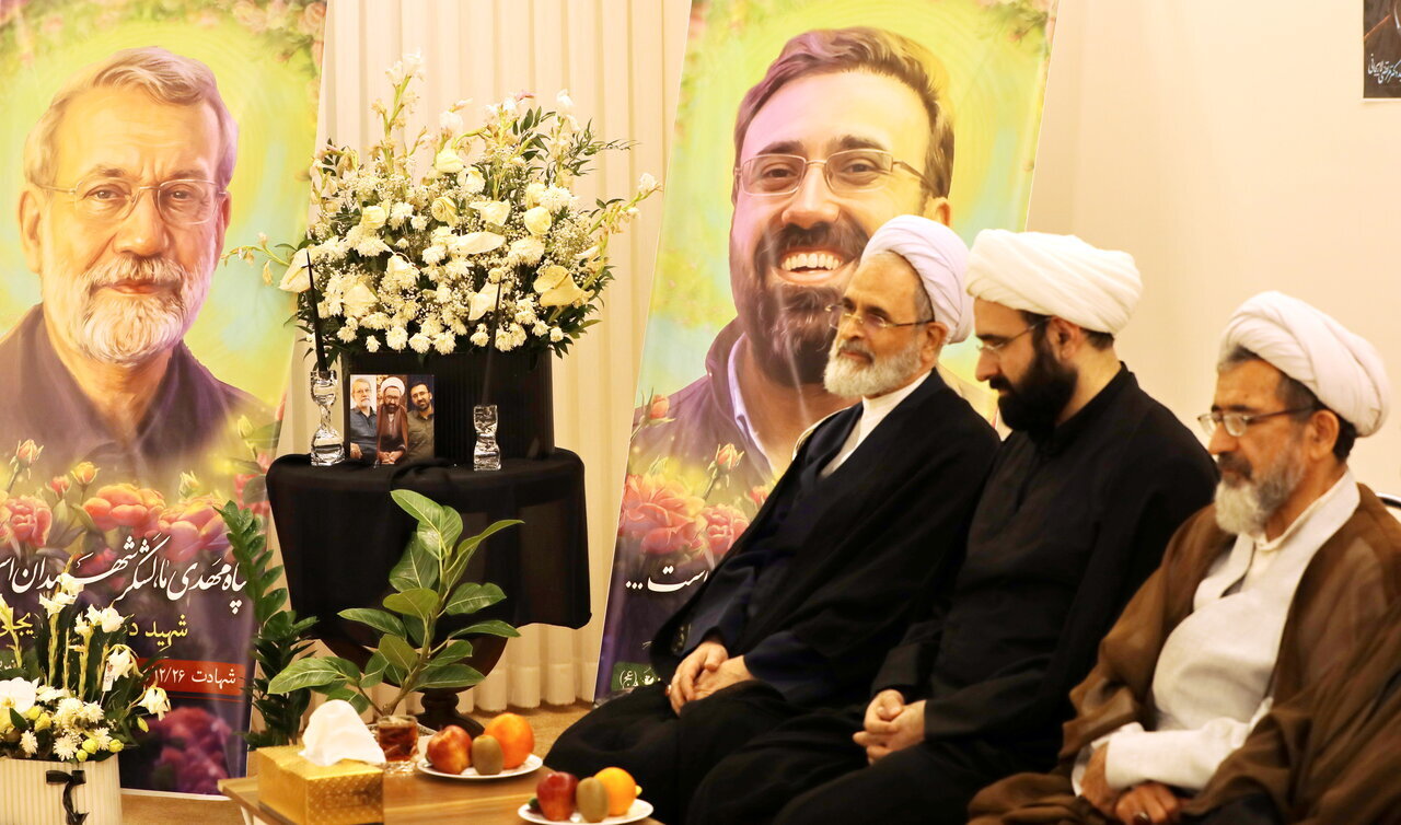 Pertemuan Ayatullah A’rafi dengan Keluarga Syahid Ali Larijani
